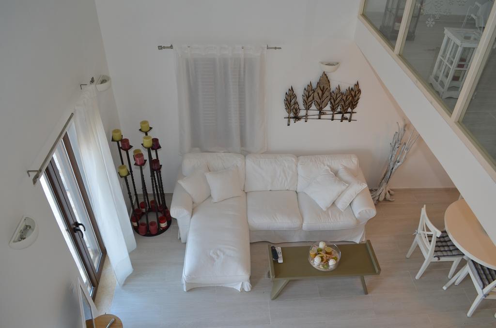 Villa Aristoteles Chalki Town Luaran gambar
